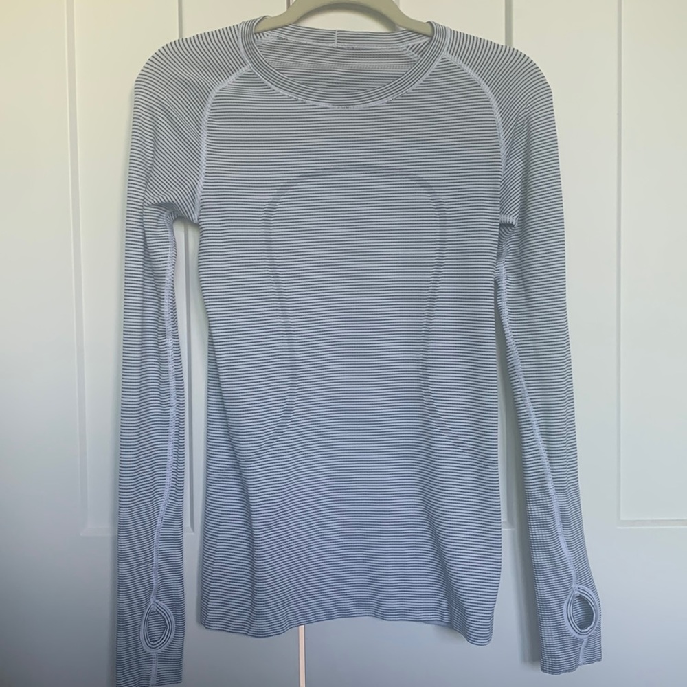 Long Sleeve LuLu Lemon Workout Top